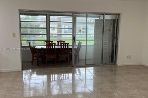 Condo in Miami, Florida, 1 bedroom  № 1689323 - photo 24