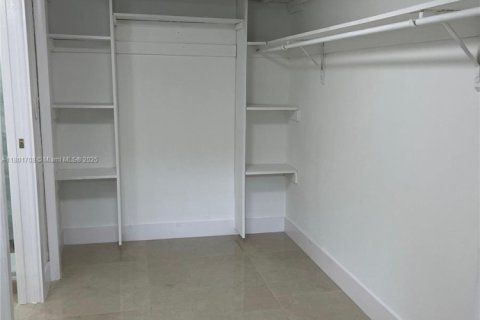 Condo in Miami, Florida, 1 bedroom  № 1689323 - photo 30