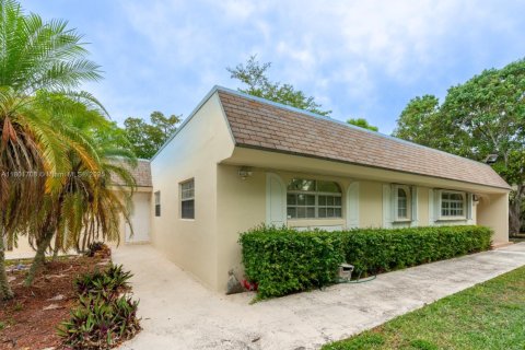 Condo in Miami, Florida, 1 bedroom  № 1689323 - photo 13