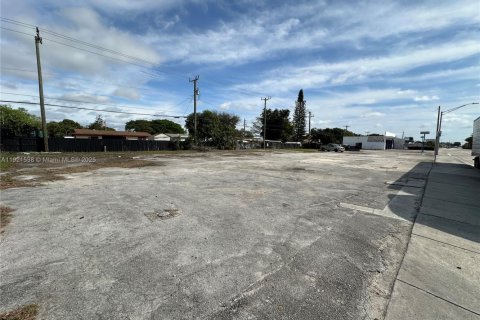 Commercial property in Hollywood, Florida № 2082744 - photo 4