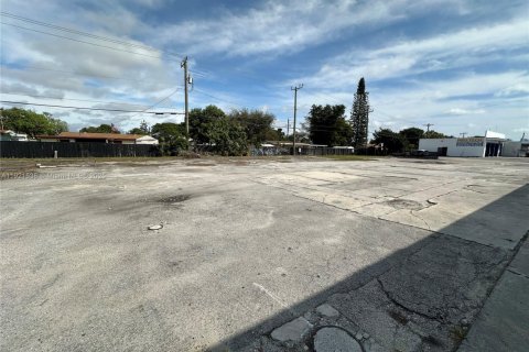 Commercial property in Hollywood, Florida № 2082744 - photo 2