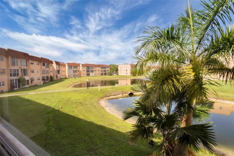 Condo in Sunrise, Florida, 2 bedrooms № 1959910 - photo 26