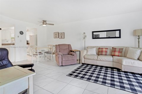 Condo in Sunrise, Florida, 2 bedrooms № 1959910 - photo 5