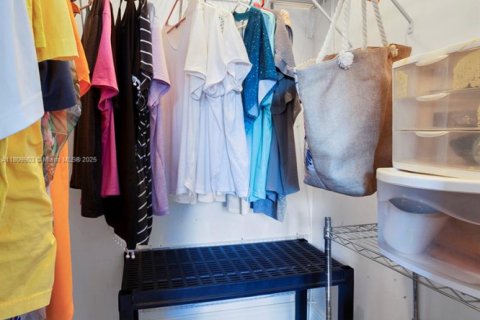 Condo in Sunrise, Florida, 2 bedrooms № 1959910 - photo 20