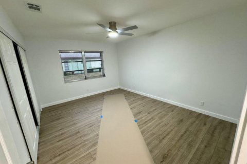 Condo in St. Lucie, Florida, 2 bedrooms № 2246266 - photo 16
