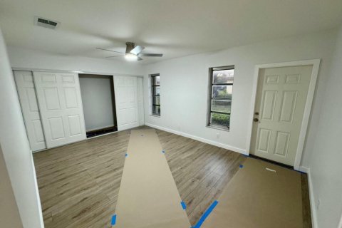 Condo in St. Lucie, Florida, 2 bedrooms № 2246266 - photo 11