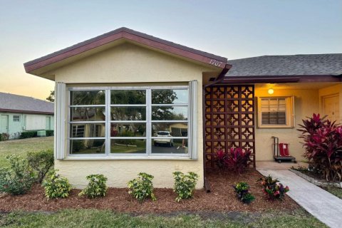 Condo in St. Lucie, Florida, 2 bedrooms № 2246266 - photo 20
