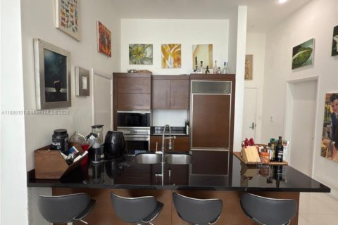 Condominio en alquiler en Miami, Florida, 2 dormitorios, 94.02 m2 № 1977544 - foto 3