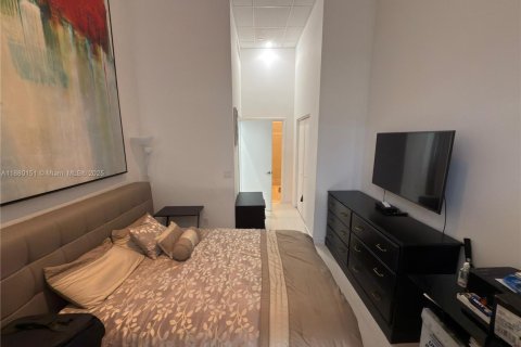 Condominio en alquiler en Miami, Florida, 2 dormitorios, 94.02 m2 № 1977544 - foto 9