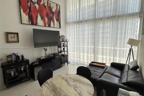 Condominio en alquiler en Miami, Florida, 2 dormitorios, 94.02 m2 № 1977544 - foto 1