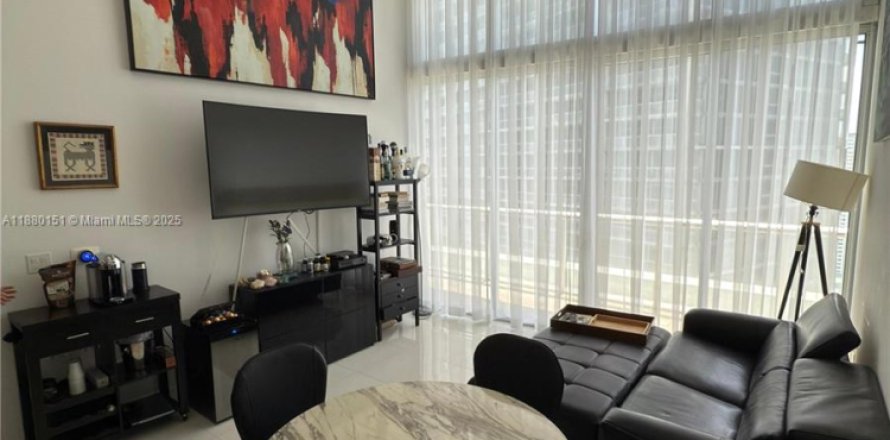 Condominio en Miami, Florida, 2 dormitorios  № 1977544