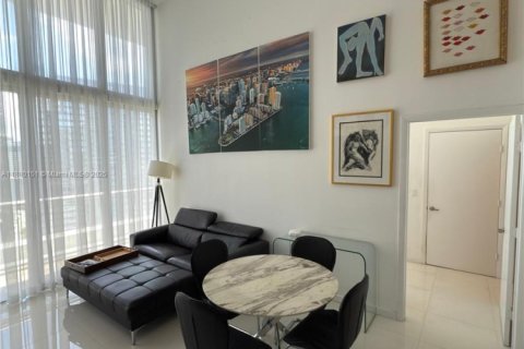 Condominio en alquiler en Miami, Florida, 2 dormitorios, 94.02 m2 № 1977544 - foto 2