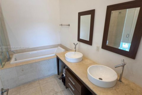 Condominio en alquiler en Miami, Florida, 2 dormitorios, 94.02 m2 № 1977544 - foto 6