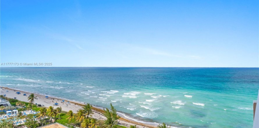 Condo in Hallandale Beach, Florida, 2 bedrooms  № 1979184