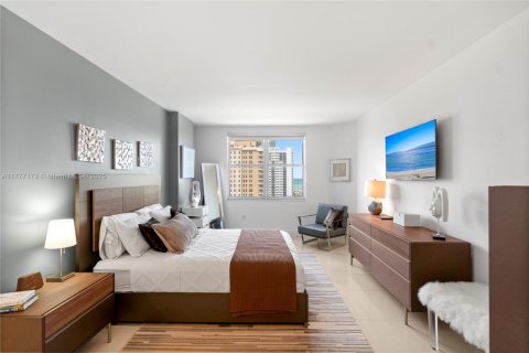 Condo in Hallandale Beach, Florida, 2 bedrooms  № 1979184 - photo 20