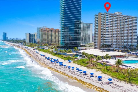 Condo in Hallandale Beach, Florida, 2 bedrooms  № 1979184 - photo 29