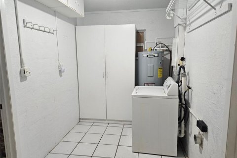 House in Auburndale, Florida 3 bedrooms, 189.8 sq.m. № 2108658 - photo 11
