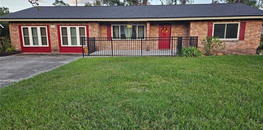 House in Auburndale, Florida 3 bedrooms, 189.8 sq.m. № 2108658