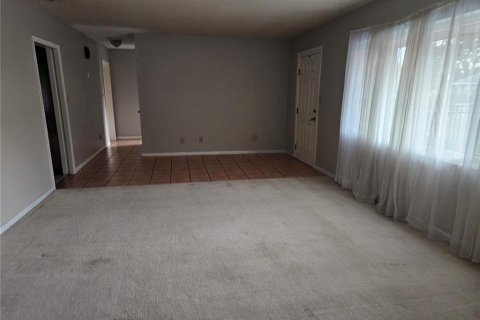 House in Auburndale, Florida 3 bedrooms, 189.8 sq.m. № 2108658 - photo 6