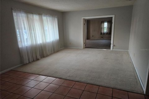 House in Auburndale, Florida 3 bedrooms, 189.8 sq.m. № 2108658 - photo 5