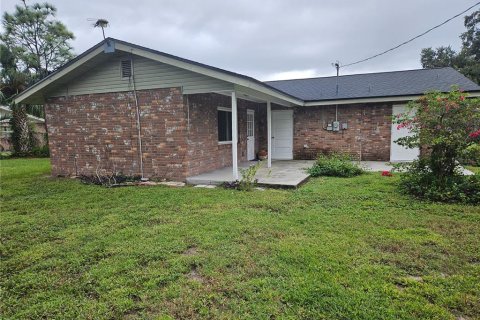 House in Auburndale, Florida 3 bedrooms, 189.8 sq.m. № 2108658 - photo 12