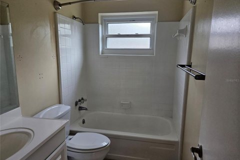 House in Auburndale, Florida 3 bedrooms, 189.8 sq.m. № 2108658 - photo 10