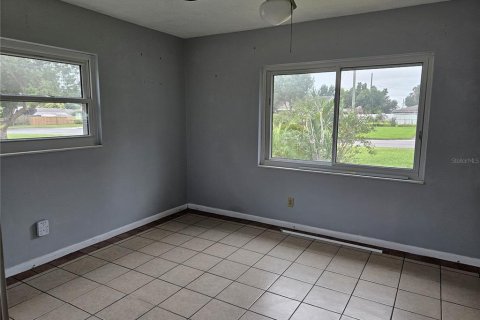 House in Auburndale, Florida 3 bedrooms, 189.8 sq.m. № 2108658 - photo 9