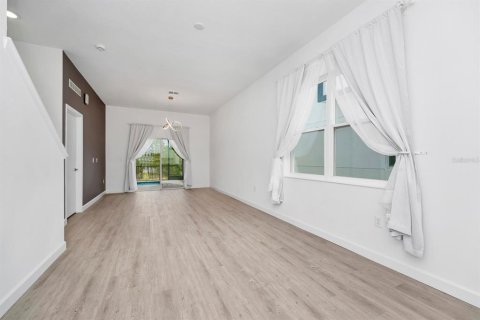 Adosado en alquiler en Davenport, Florida, 5 dormitorios, 187.66 m2 № 1798230 - foto 6