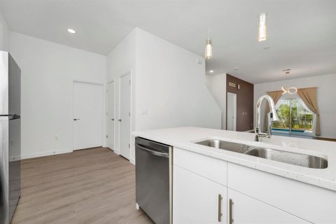 Adosado en alquiler en Davenport, Florida, 5 dormitorios, 187.66 m2 № 1798230 - foto 4