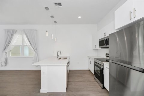 Adosado en alquiler en Davenport, Florida, 5 dormitorios, 187.66 m2 № 1798230 - foto 3
