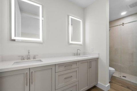 Condo in Palm Beach Shores, Florida, 2 bedrooms  № 2190931 - photo 21