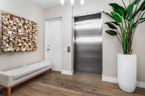 Condo in Palm Beach Shores, Florida, 2 bedrooms  № 2190931 - photo 7