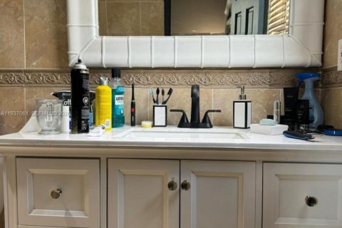 Condo in Hollywood, Florida, 2 bedrooms  № 2057281 - photo 12