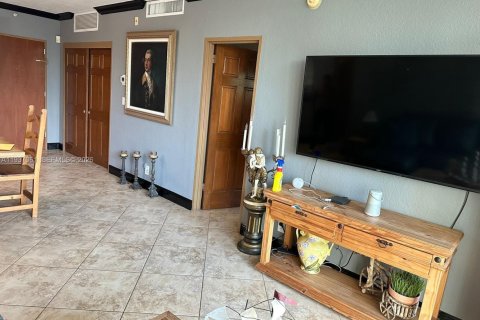 Condo in Hollywood, Florida, 2 bedrooms  № 2057281 - photo 6