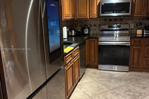 Condo in Hollywood, Florida, 2 bedrooms  № 2057281 - photo 9