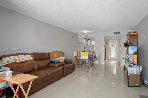 Купить кондоминиум в Санрайз, Флорида 2 спальни, 78.97м2, № 2088555 - фото 16