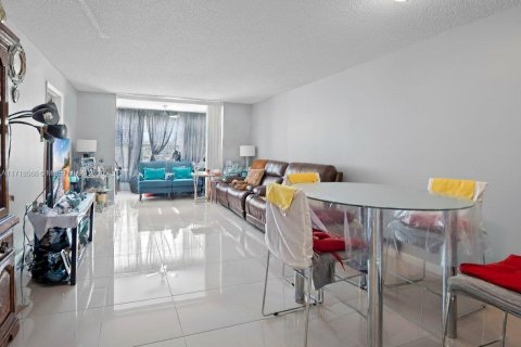 Купить кондоминиум в Санрайз, Флорида 2 спальни, 78.97м2, № 2088555 - фото 15