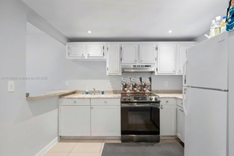 Купить кондоминиум в Санрайз, Флорида 2 спальни, 78.97м2, № 2088555 - фото 13