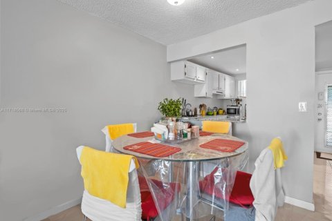 Купить кондоминиум в Санрайз, Флорида 2 спальни, 78.97м2, № 2088555 - фото 18