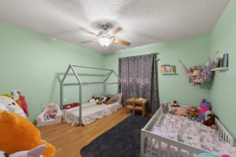 Condo in Largo, Florida, 2 bedrooms № 2117998 - photo 25