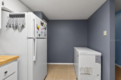 Condo in Largo, Florida, 2 bedrooms № 2117998 - photo 20