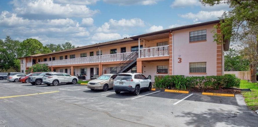 Condo in Largo, Florida, 2 bedrooms № 2117998