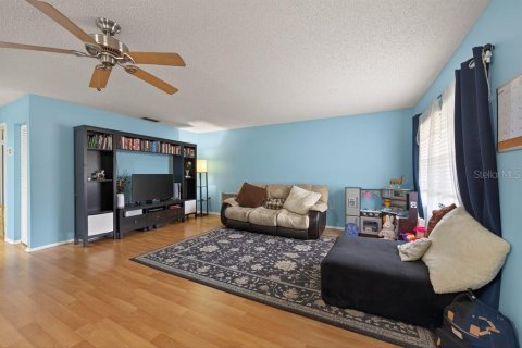 Condo in Largo, Florida, 2 bedrooms № 2117998 - photo 6