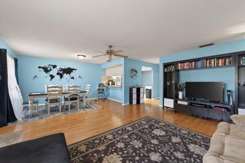 Condo in Largo, Florida, 2 bedrooms № 2117998 - photo 10