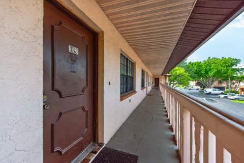 Condo in Largo, Florida, 2 bedrooms № 2117998 - photo 4