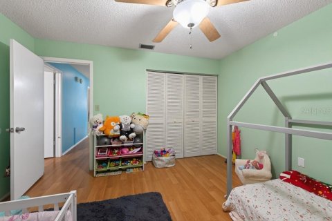 Condo in Largo, Florida, 2 bedrooms № 2117998 - photo 27