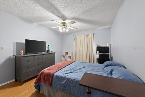 Condo in Largo, Florida, 2 bedrooms № 2117998 - photo 23