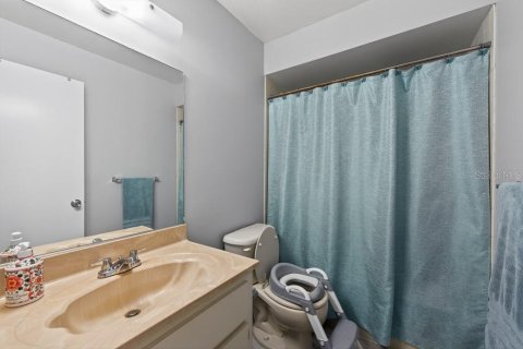 Condo in Largo, Florida, 2 bedrooms № 2117998 - photo 28