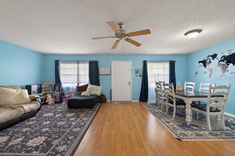Condo in Largo, Florida, 2 bedrooms № 2117998 - photo 8
