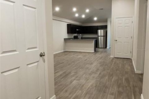 Apartamento en alquiler en Port Charlotte, Florida, 2 dormitorios, 97.73 m2 № 1885034 - foto 3